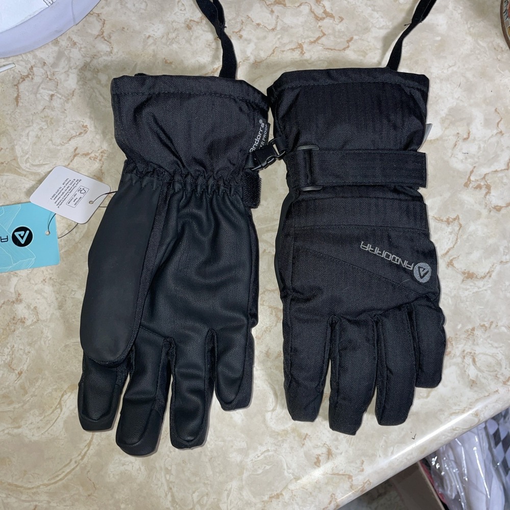 Black Insulated Winter Ski Glove Waterproof Soft Thumb Zipper Pocket Wrist Strap
